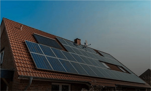 Casa o conjunto residencial con sistema solar eficiente — perfil Harold